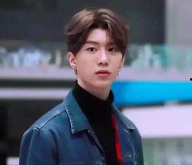 娱乐吃瓜酱男生拍照,揭秘男生拍照的趣味瞬间