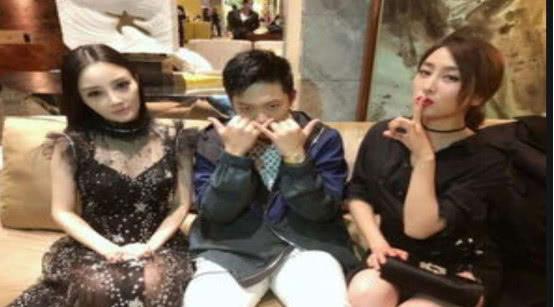 吃瓜群众看娱乐新闻直播,吃瓜群众围观娱乐圈风云变幻